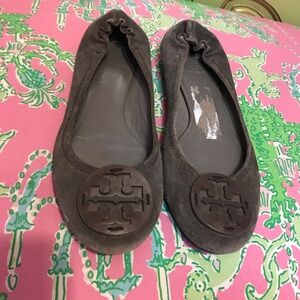 TORY BURCH Minnie Travel Ballet Flat in brown Suede Size 7.5